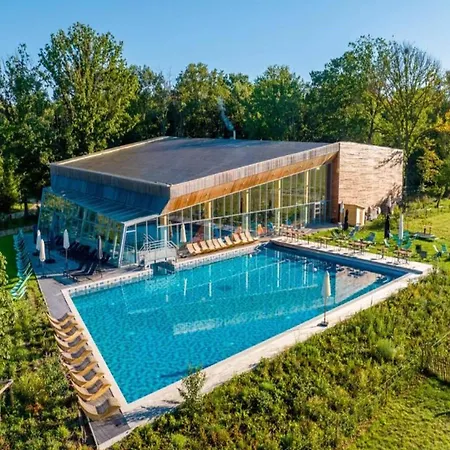 Stylish With Pool Vakantiehuis Antoing