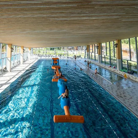 Stylish With Pool Vakantiehuis